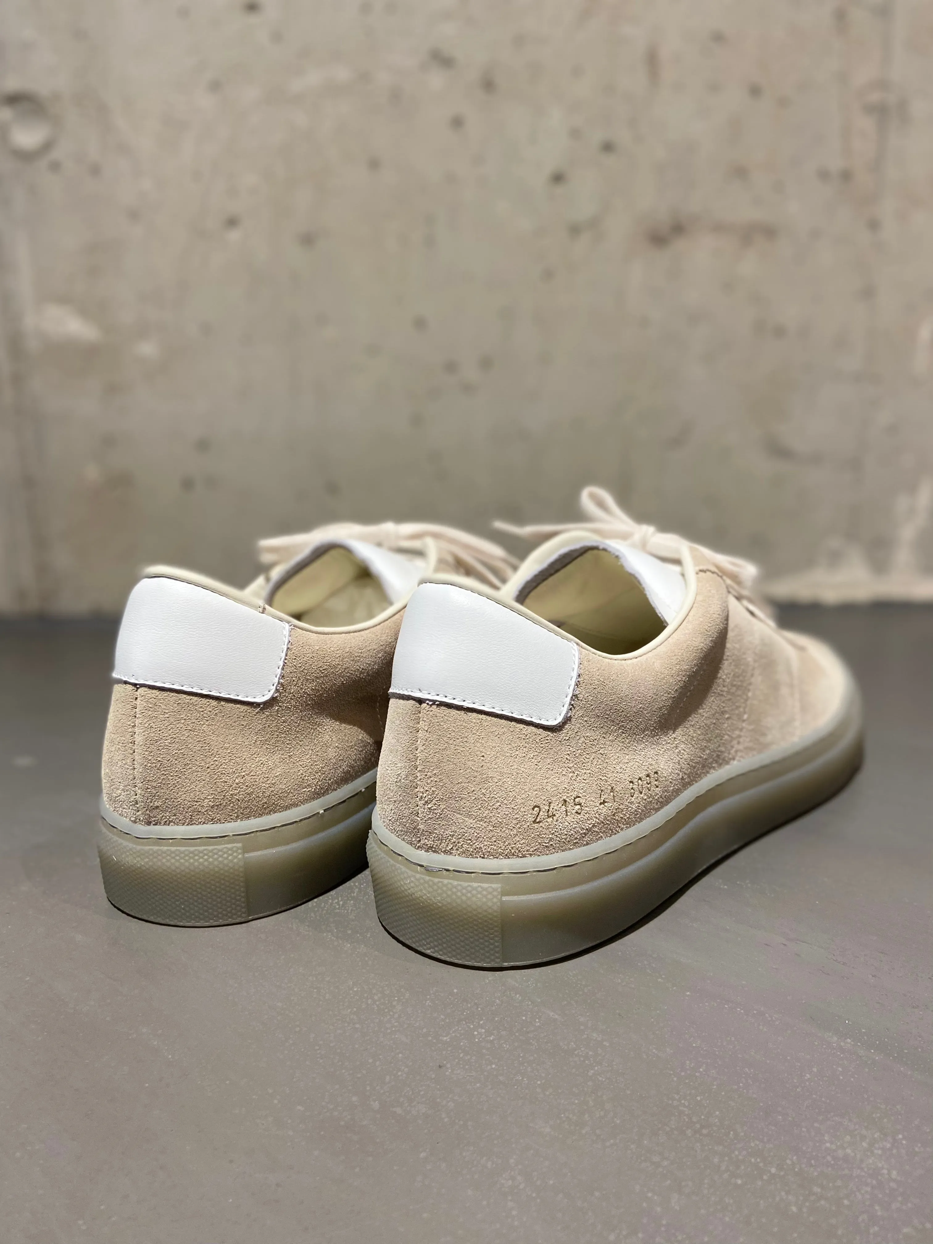 COMMON PROJECTS 2415 TENNIS 70 SUEDE BONE