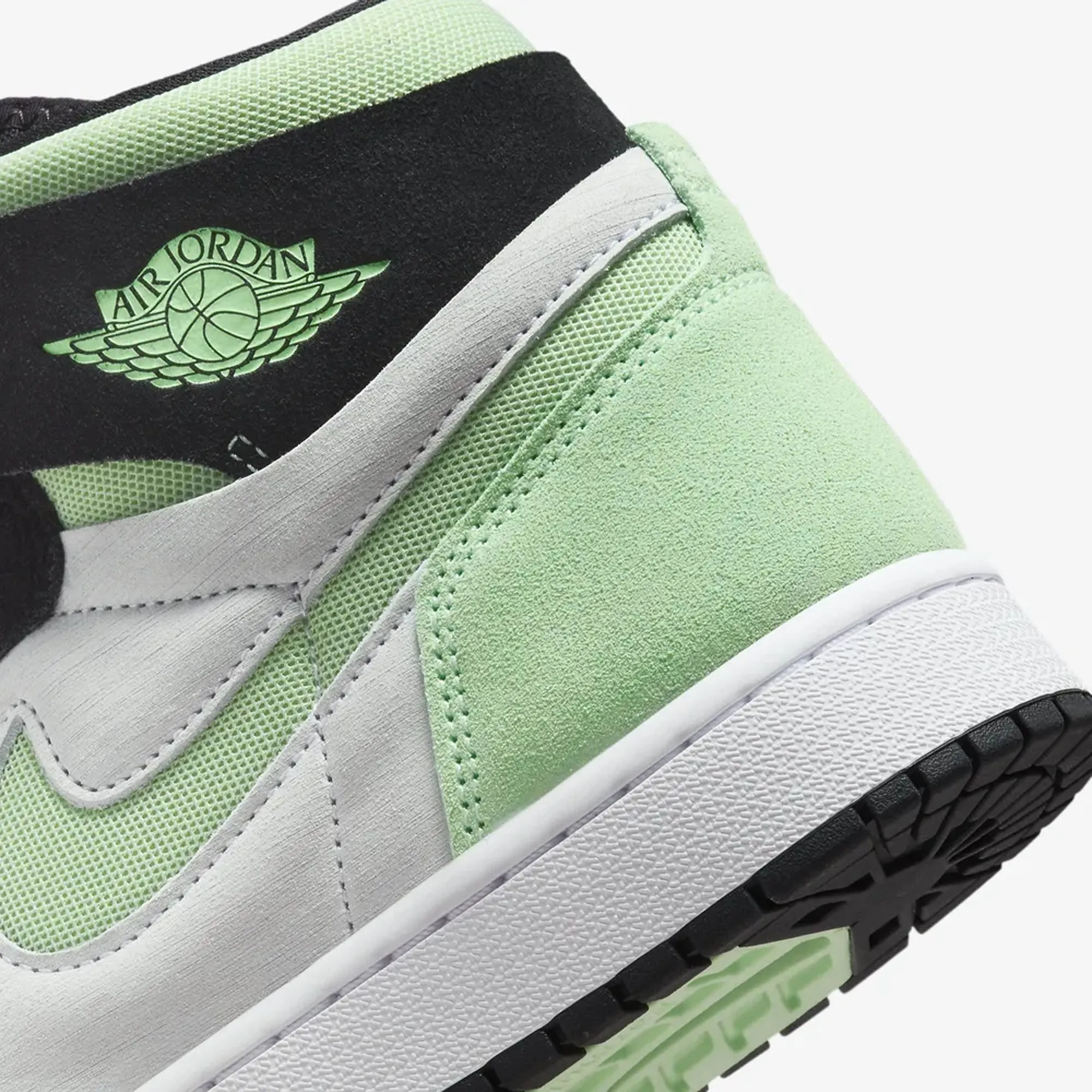 Jordan | AIR JORDAN 1 ZOOM CMFT 2  { WHITE/BLACK/HONEYDEW/GREEN