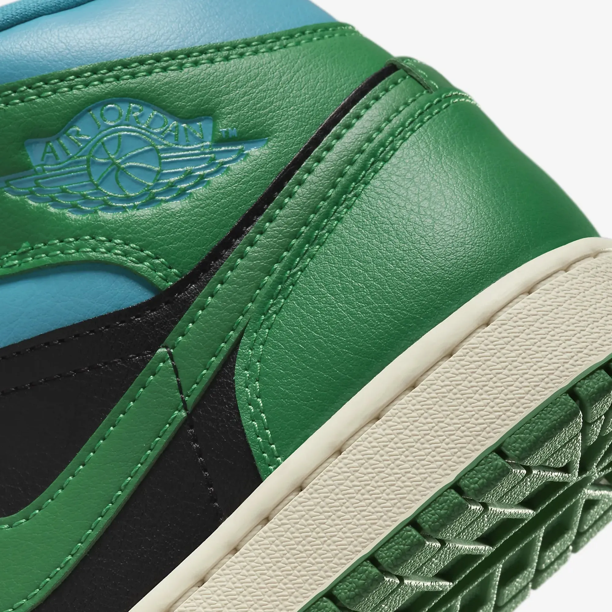 Jordan | WMN'S AIR JORDAN 1 MID  { BLACK/LUCKY GREEN-AQUATONE-SAIL