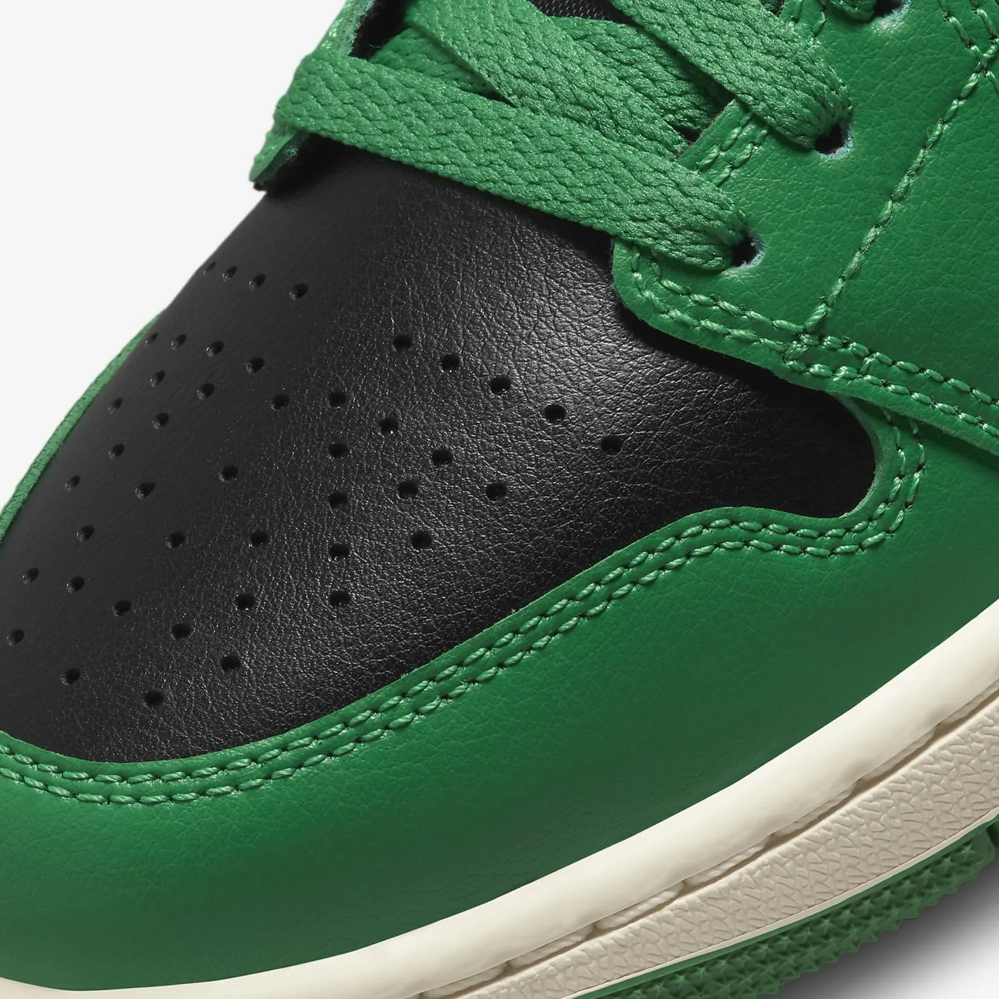 Jordan | WMN'S AIR JORDAN 1 MID  { BLACK/LUCKY GREEN-AQUATONE-SAIL