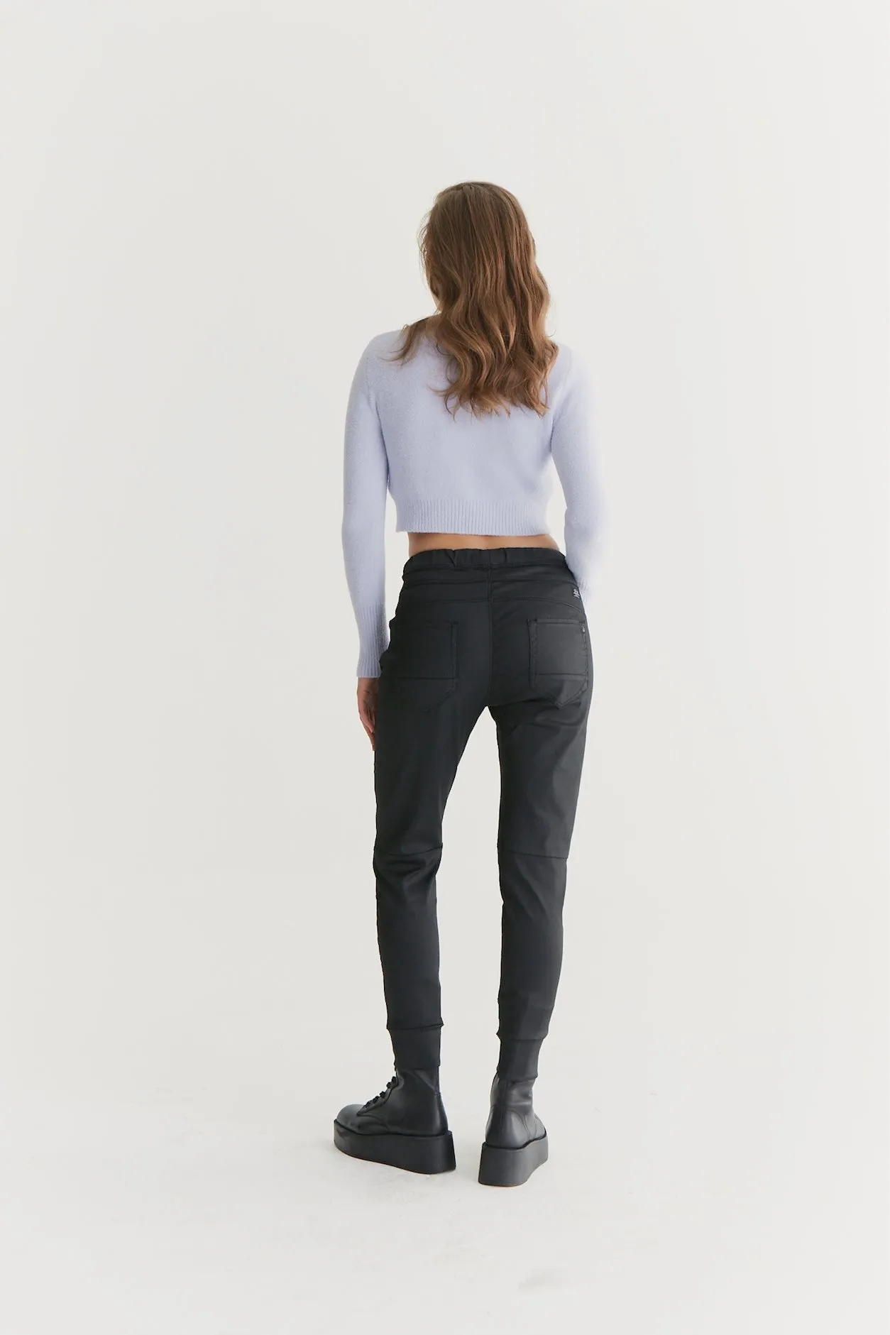 Mila - Mid Waist Jogger 5 Pocket - Black Coated