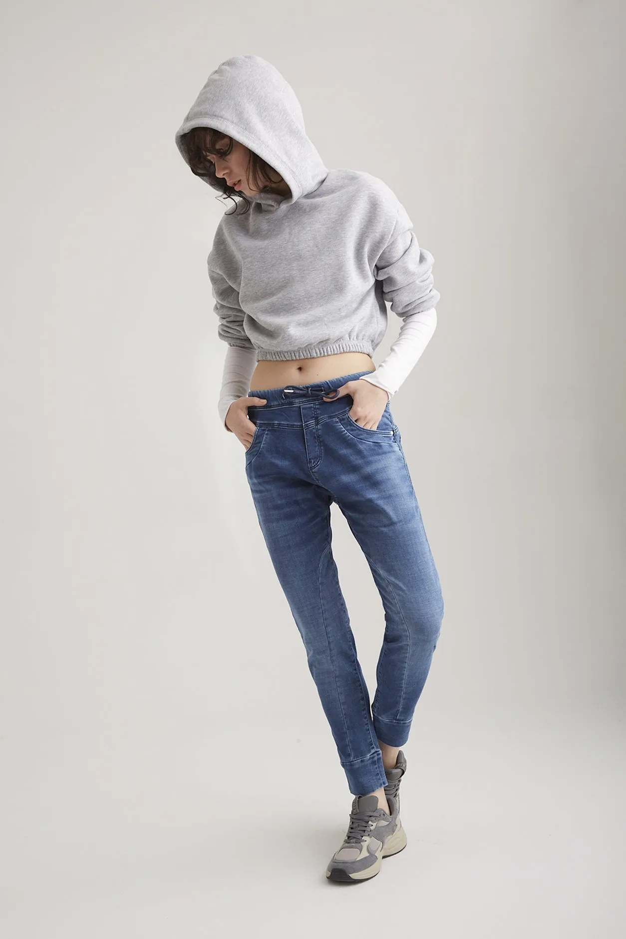 Mila - Mid Waist Jogger 5 Pocket - Blue Denim