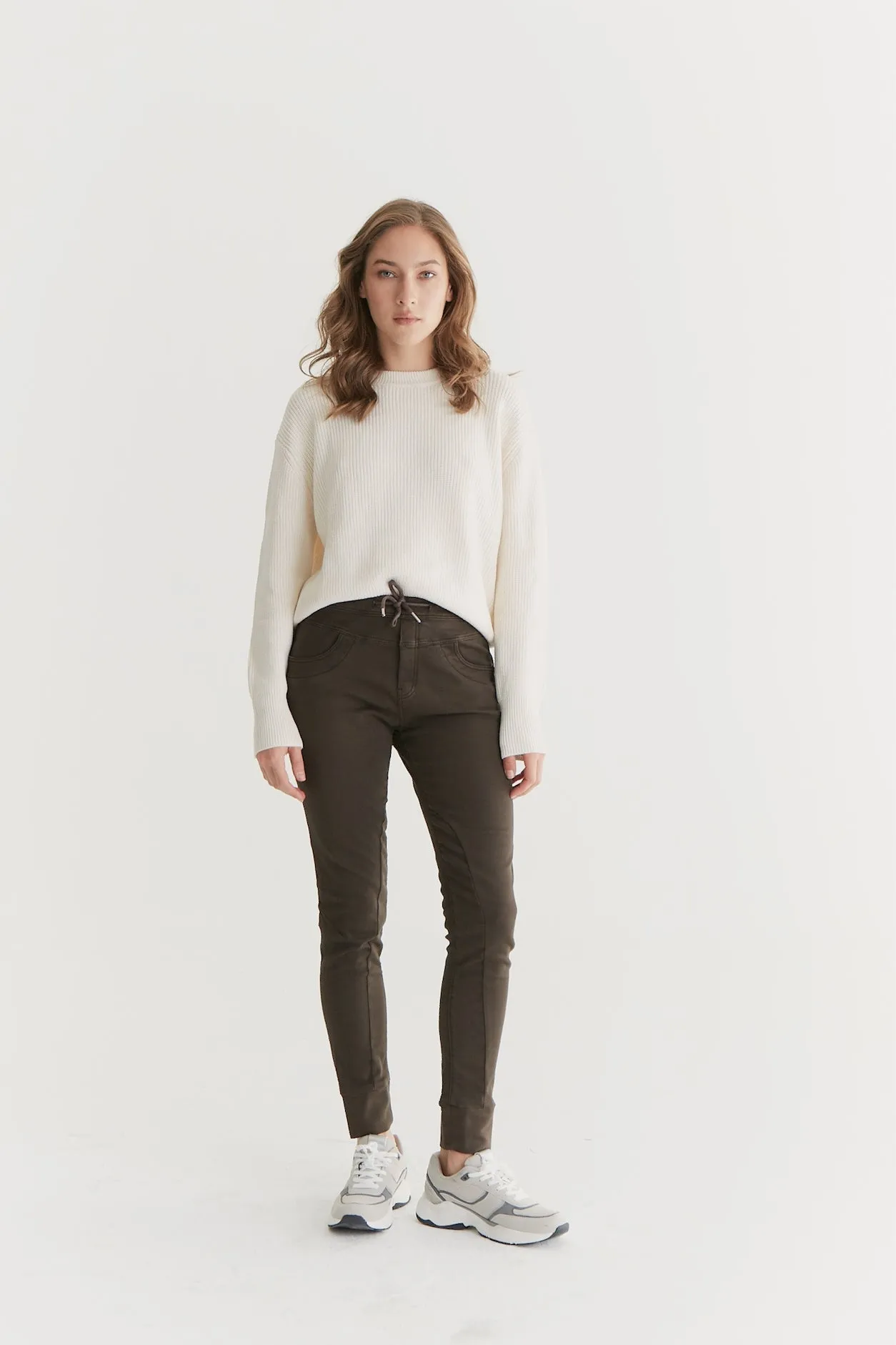 Mila - Mid Waist Jogger 5 Pocket - Chocolate