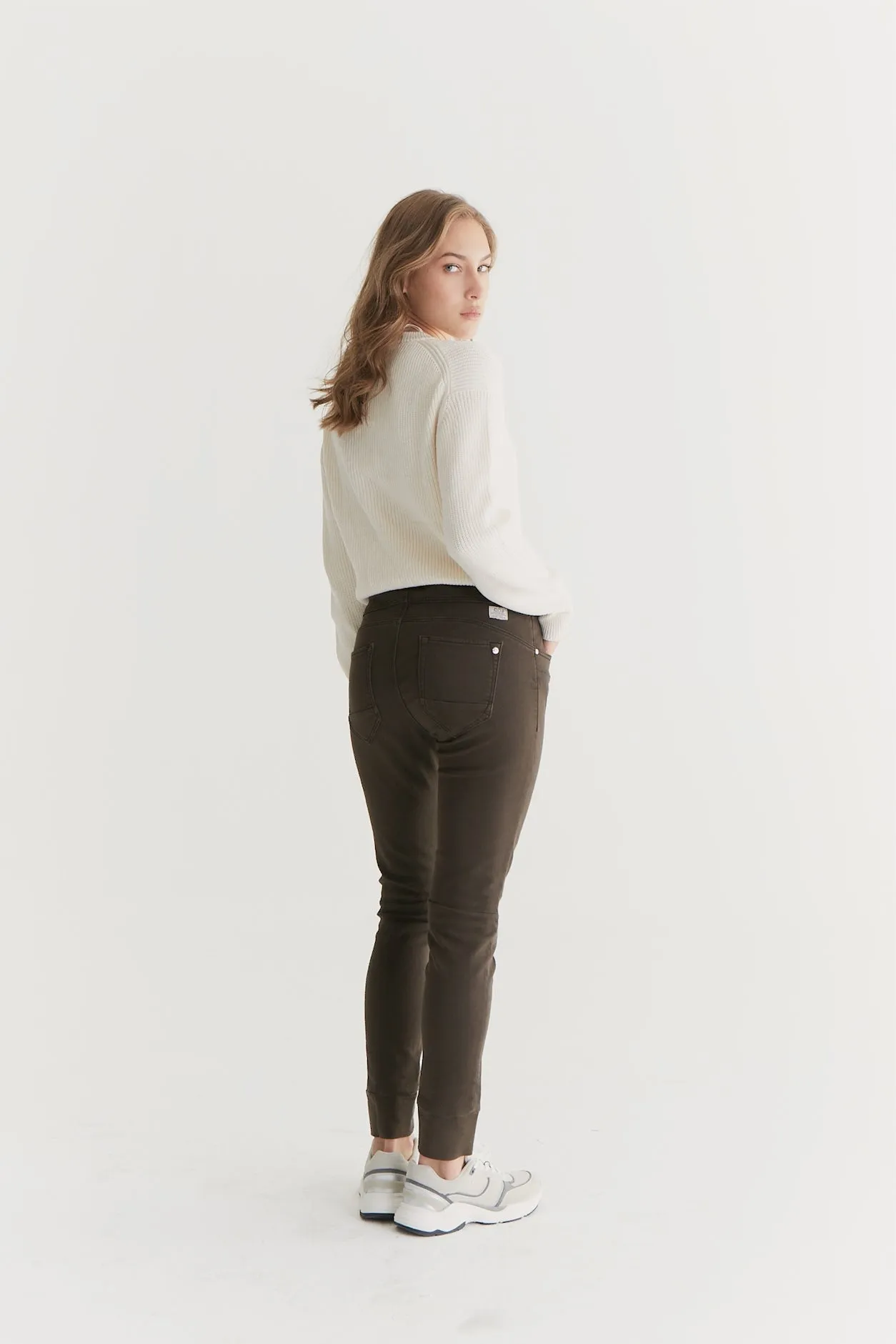 Mila - Mid Waist Jogger 5 Pocket - Chocolate