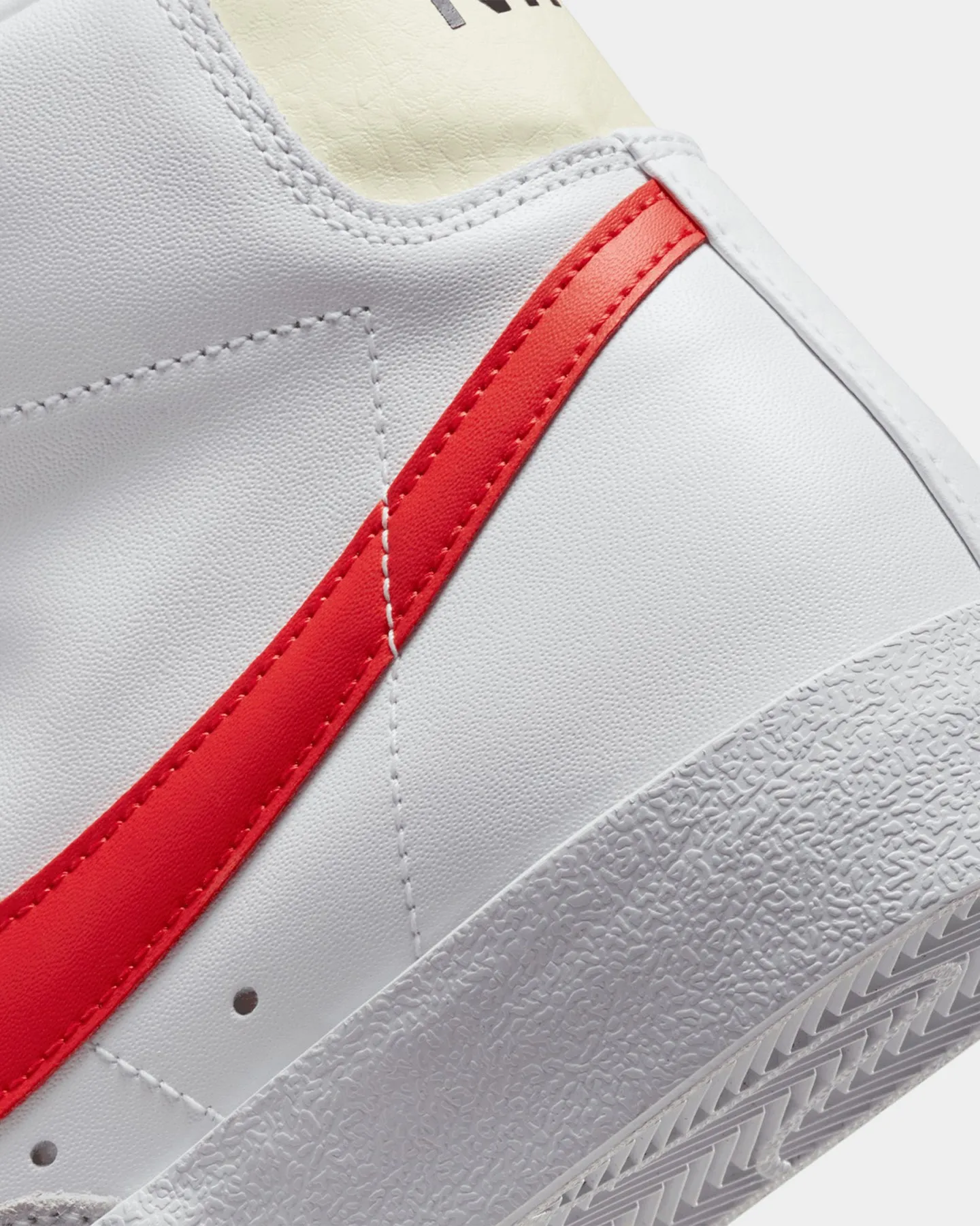 Nike Blazer Mid '77 Vintage White/Picante Red