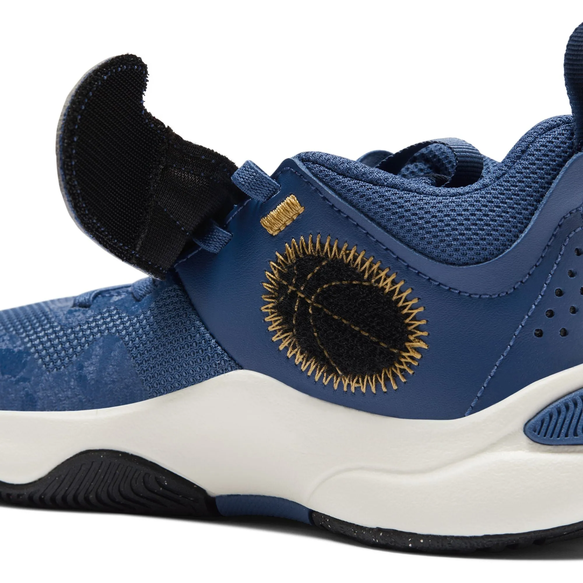 Nike Team Hustle D 11 (Little Kid)