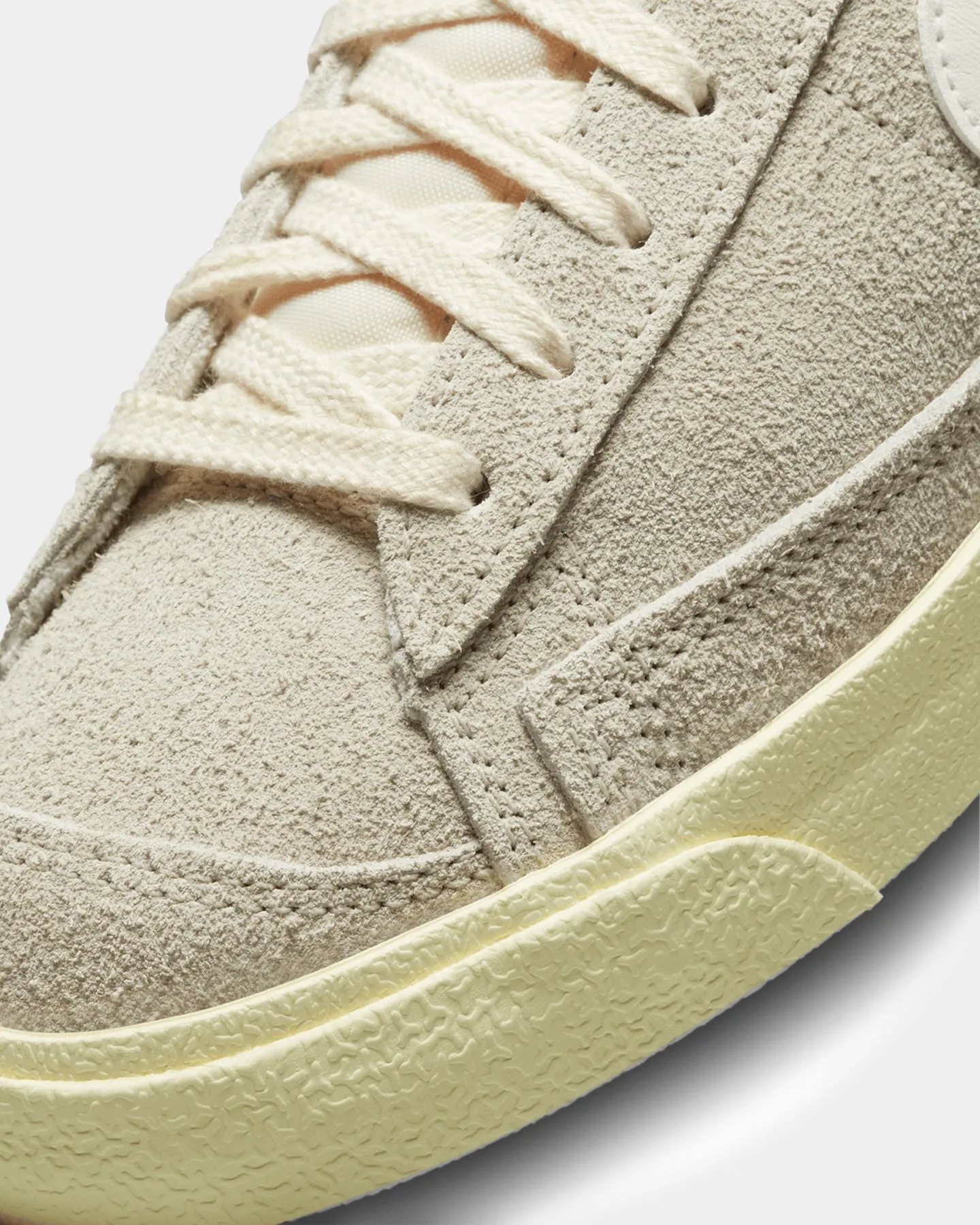 Nike Women's Blazer Mid '77 Vintage Light Bone/Sail