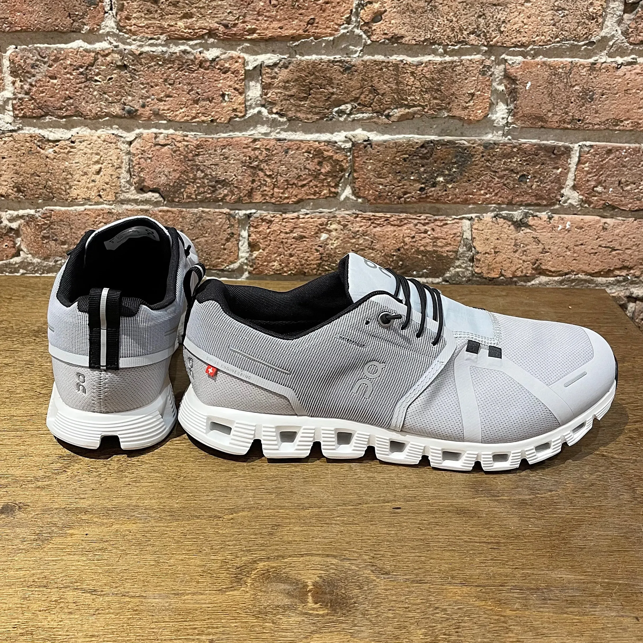 On Cloud 5 Women's Waterproof Glacier/White