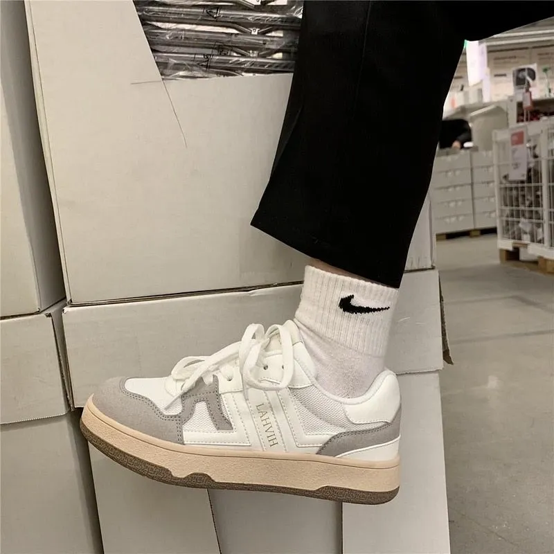 QWEEK White Sneakers Women Platform Flat Vintage Casual Sports Shoes Trainers Autumn Running Canvas Rubber Sole Athletic Basket