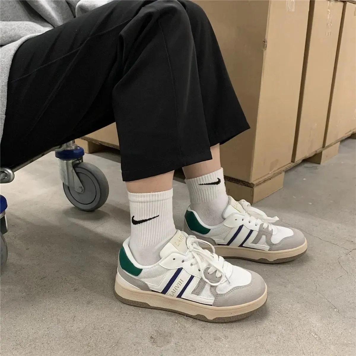 QWEEK White Sneakers Women Platform Flat Vintage Casual Sports Shoes Trainers Autumn Running Canvas Rubber Sole Athletic Basket