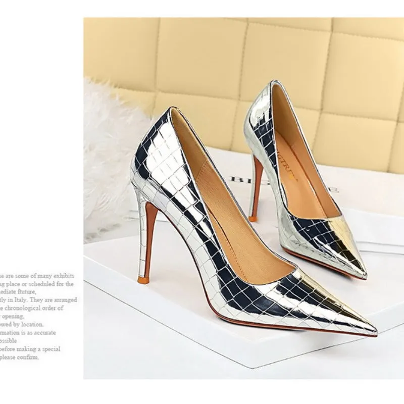 Retro Metal Stone Pattern Pointed High Heel Shallow Mouth Shoes