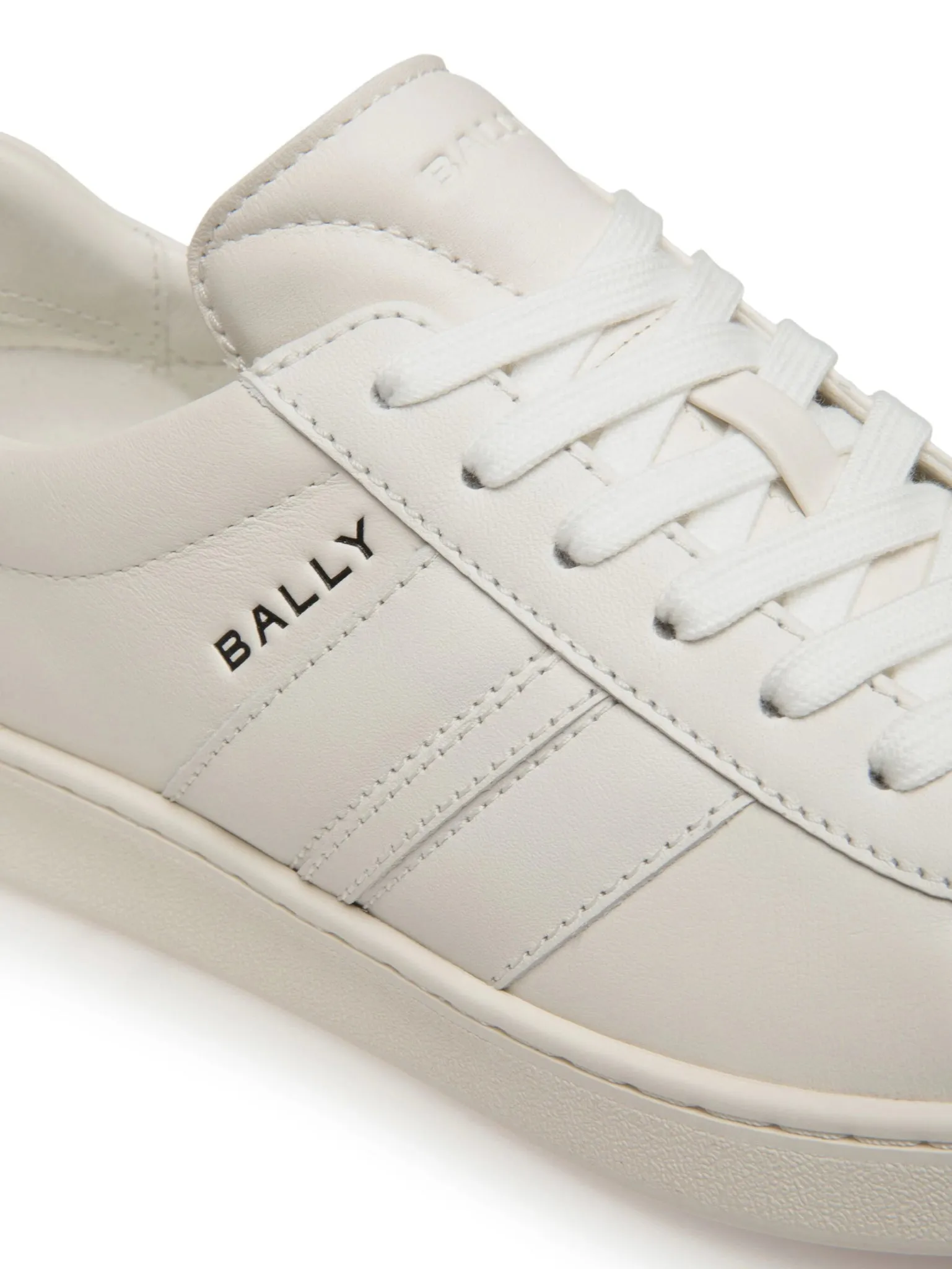 Tennis leather sneakers